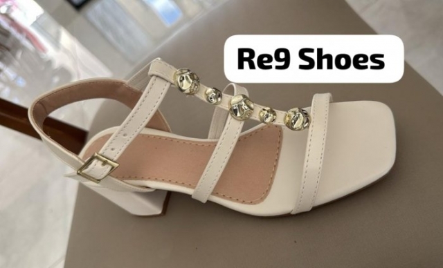 SANDÃLIA OFF WHITE SALTO BLOCO / APLICAÃ?Ã?O VERTICAL