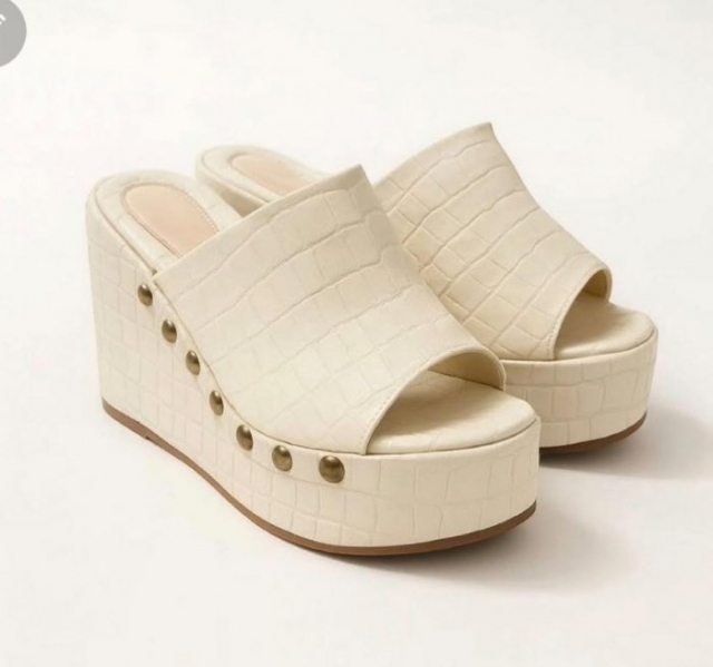 TAMANCO CROCO OFF WHITE / APLICAÃ?Ã?O TACHINHAS