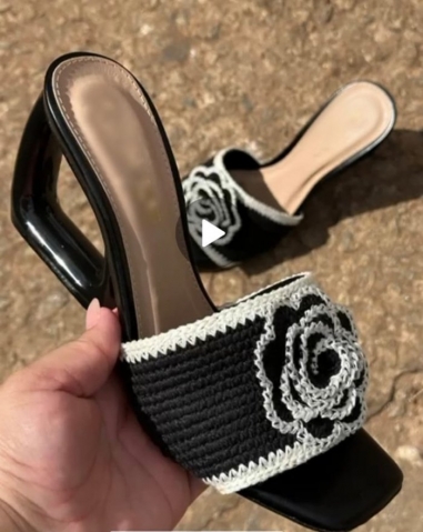 TAMANCO PRETO / CROCHÃ? / FLOR