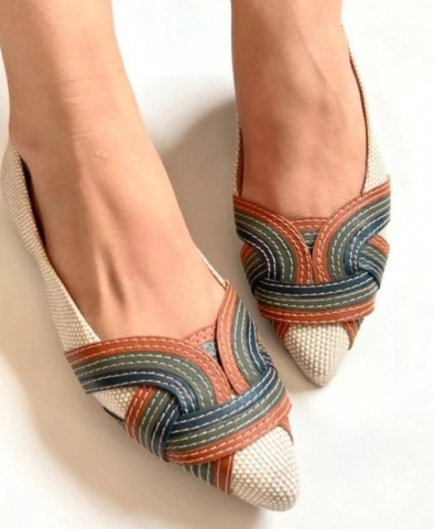 SAPATILHA BEGE / BICO COLORIDO