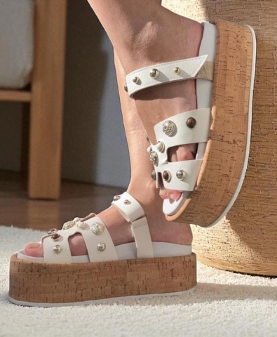 TAMANCO PLATAFORMA BRANCO / SOLA CORTIÃ?A / APLICAÃ?Ã?O PEDRARIA