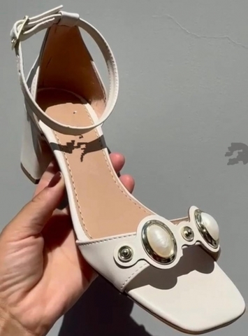 SANDÃLIA OFF WHITE / LASER / ENFEITE