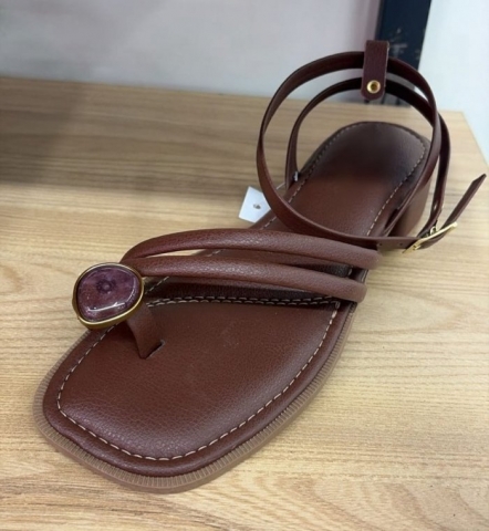 SANDÃLIA CARAMELO / ENFEITE DEDO / LINHA CONFORT / SALTINHO