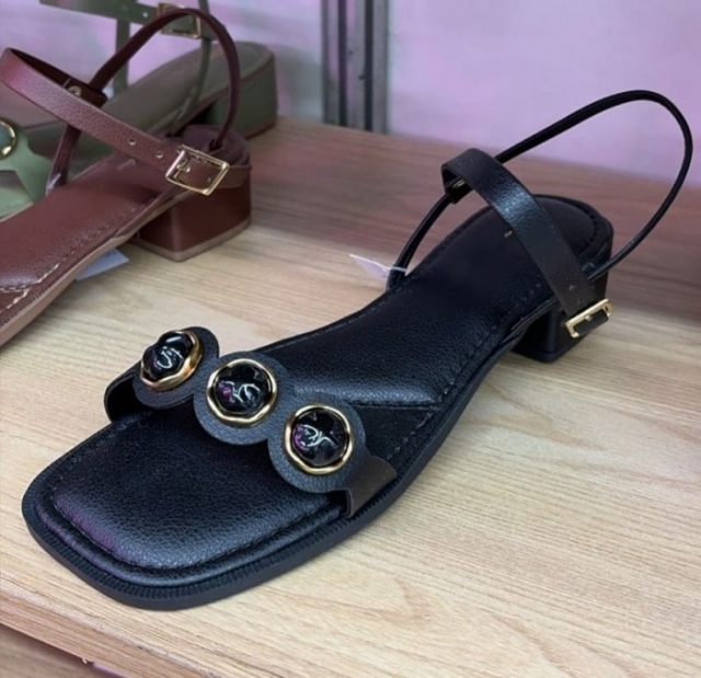 SANDÃLIA PRETA LASER / ENFEITES / LINHA CONFORT / SALTINHO