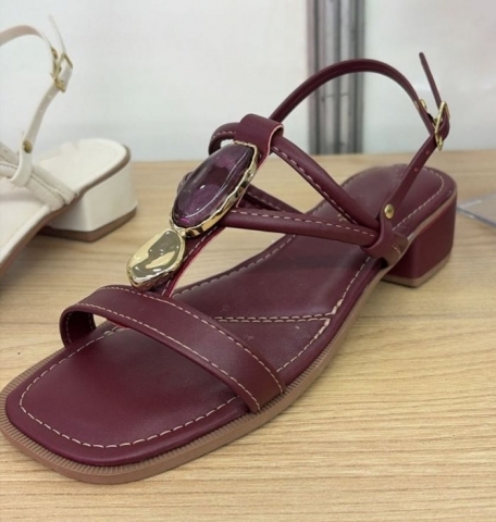 SANDÃLIA MARSALA / PEDRARIA / LINHA CONFORT / SALTINHO