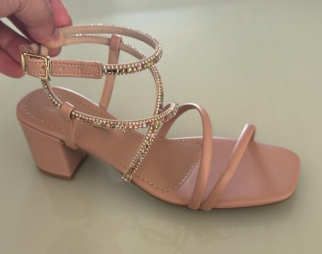 SANDÃLIA NUDE / SALTO BLOCO / STRASS
