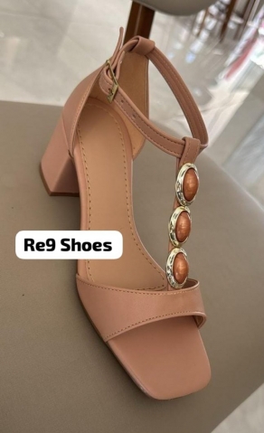 SANDÃLIA NUDE / ENFEITE VERTICAL