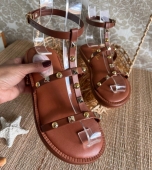 SANDÃLIA FLAT CARAMELO / APLICAÃ?Ã?O