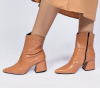 BOTA CARAMELO / APLIQUE DOURADO