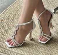 SANDÃLIA OFF WHITE / TRANÃ?A STRASS