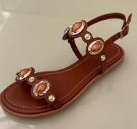 SANDÃLIA RASTEIRA CARAMELO / ENFEITE