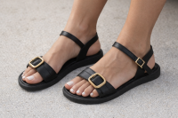 SANDÃLIA RASTEIRA PRETA / FIVELA