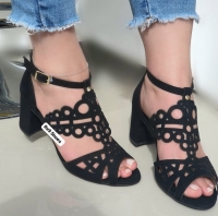 SANDÃLIA PRETA / LASER / BOTÃ?O STRASS