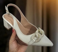 SCARPIN VERNIZ OFF WHITE / CORRENTE