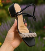 SANDÃLIA PRETA / TRANÃ?A STRASS / AJUSTE LATERAL