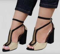 SANDÃLIA OFF WHITE / TIRAS DOURADAS